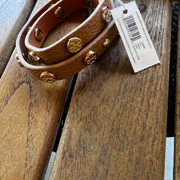 R riveter Patton crossbody purse and Tory Burch wrap bracelet - Picture 2 of 4
